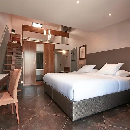 D'allèves Hotel 4*