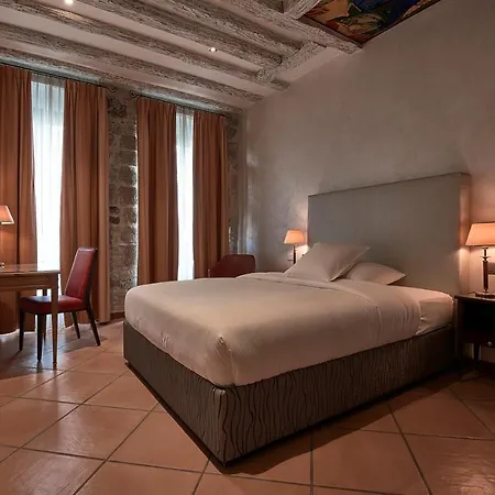 D'allèves Hotel