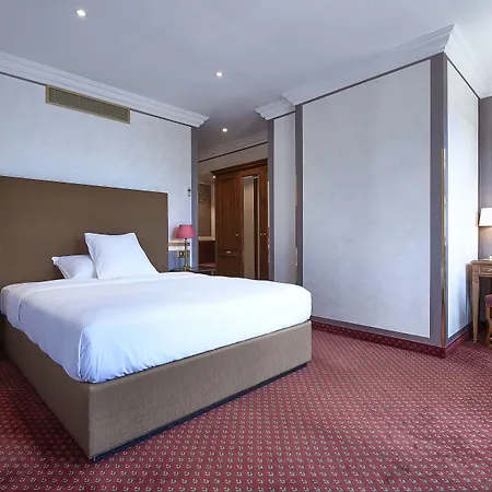 Hotel D'alleves 4*