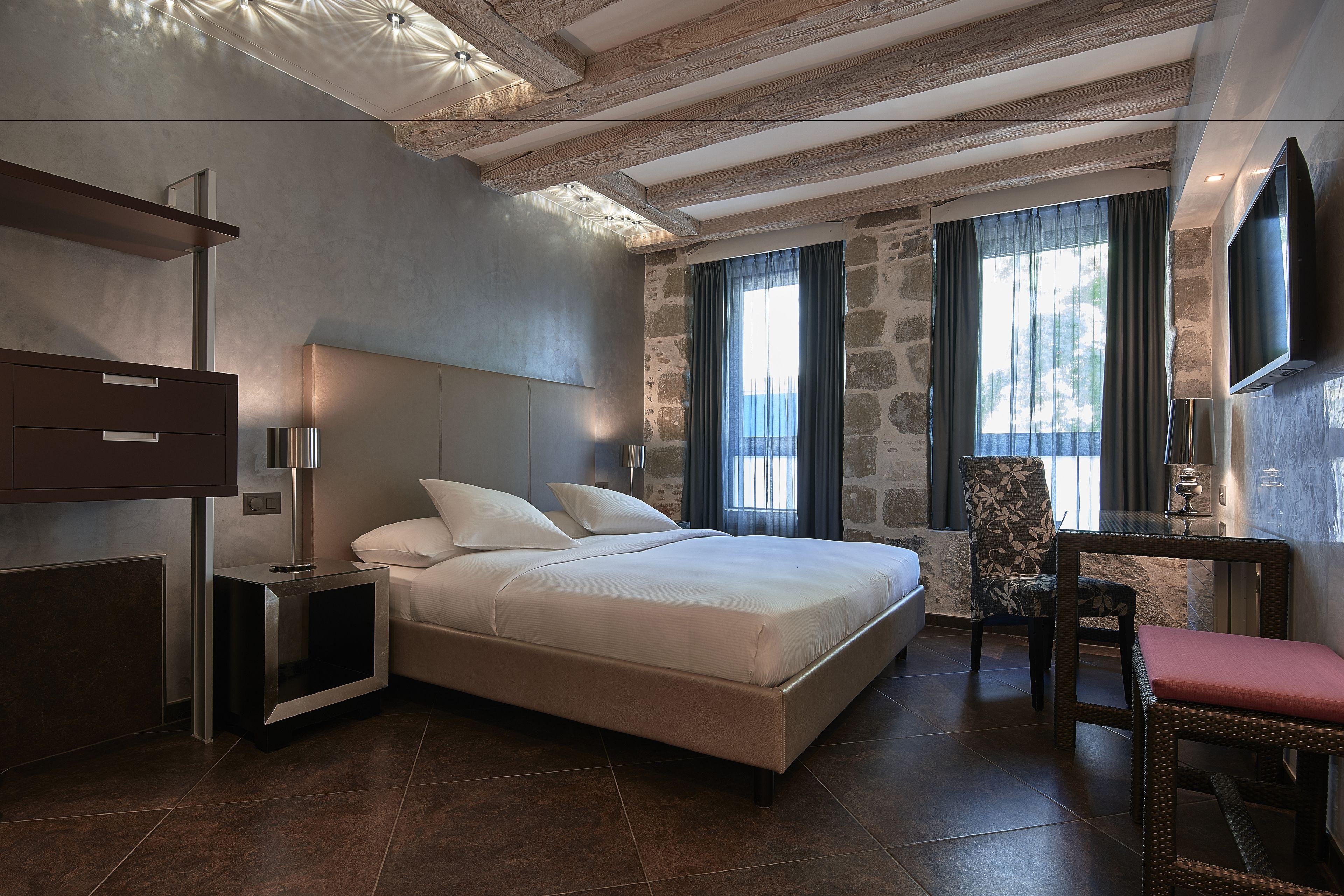 D'allèves Hotel