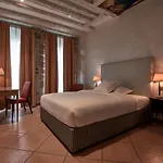 D'alleves Hotel