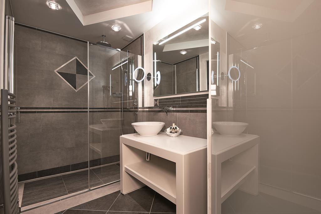D'alleves Hotel